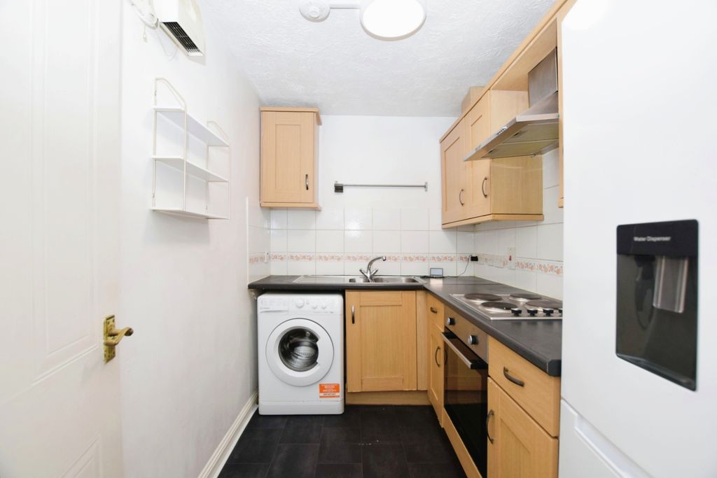 Property photo 3 of 8 Kitchen