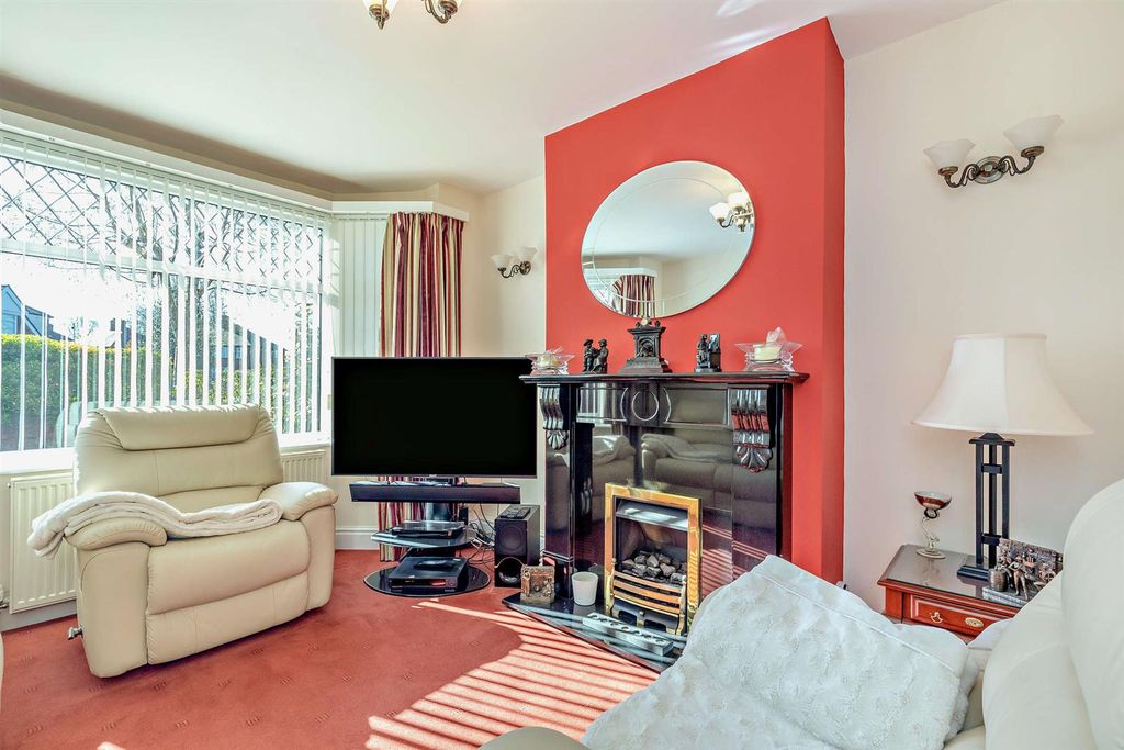 Property photo 3 of 14 8682987-Interior11-800.Jpg