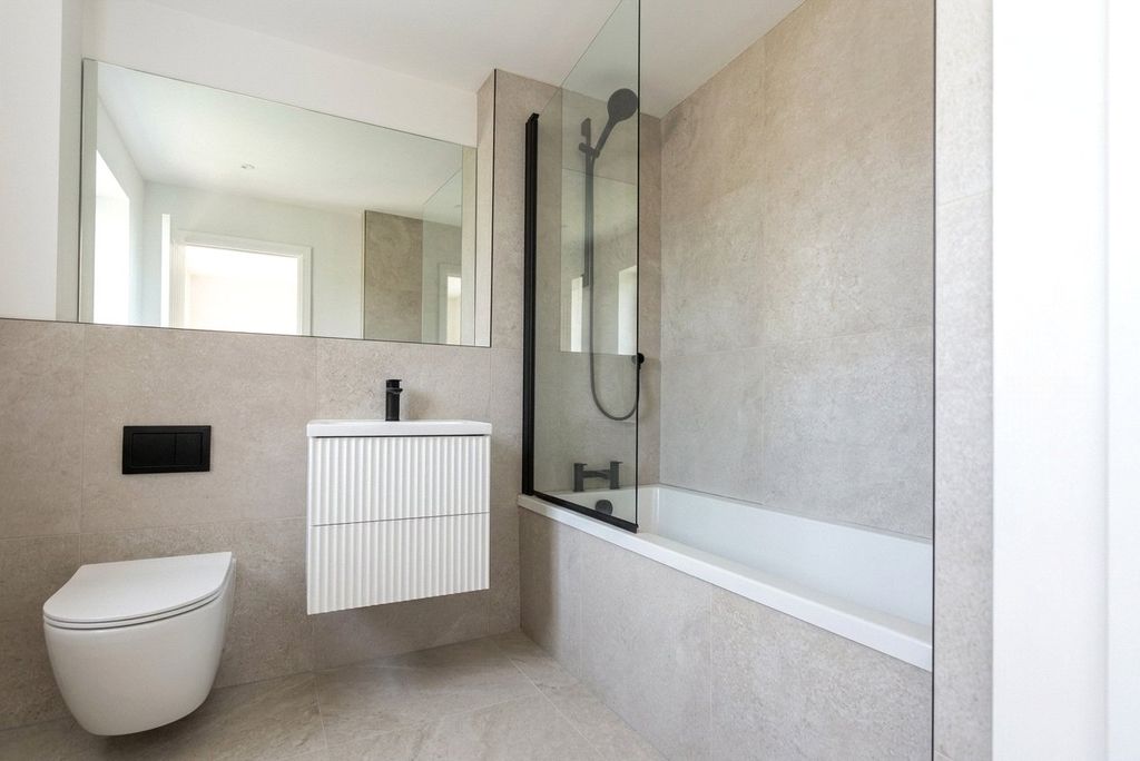 Property photo 3 of 6 En-Suite