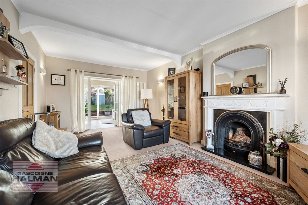 Property photo 3 of 20 Living Room