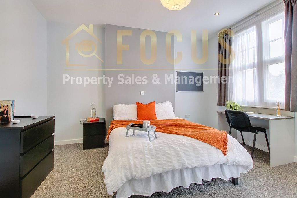 Property photo 3 of 33