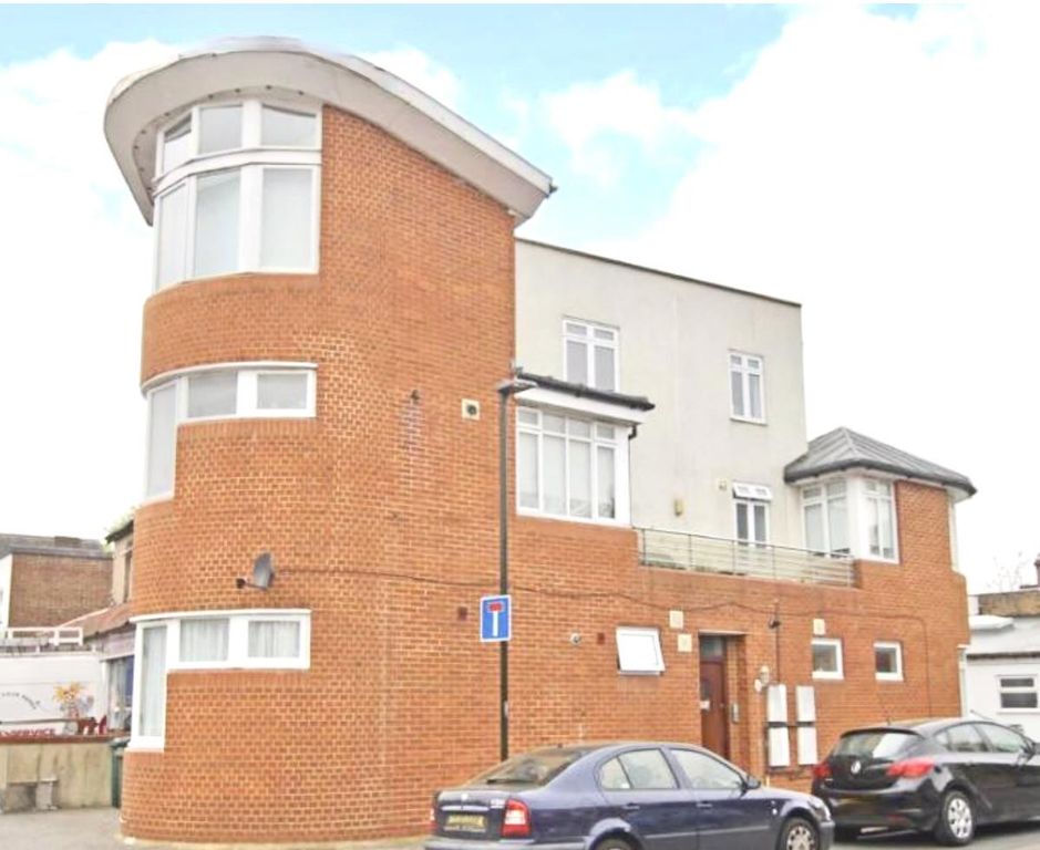Property photo 1 of 7 Staines Road Front.Jpeg