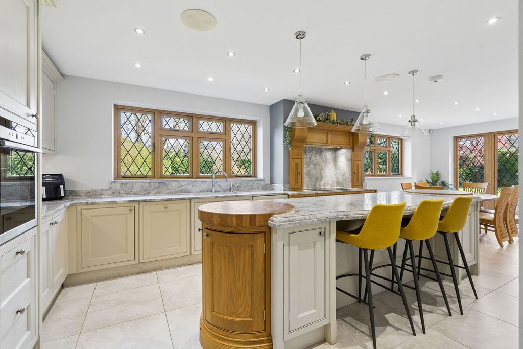 Property photo 3 of 21