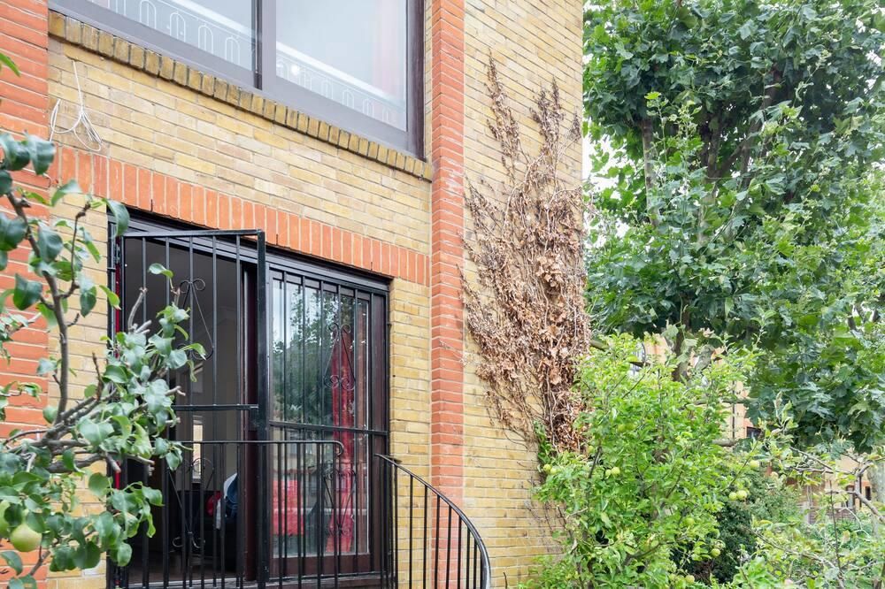 Property photo 3 of 5