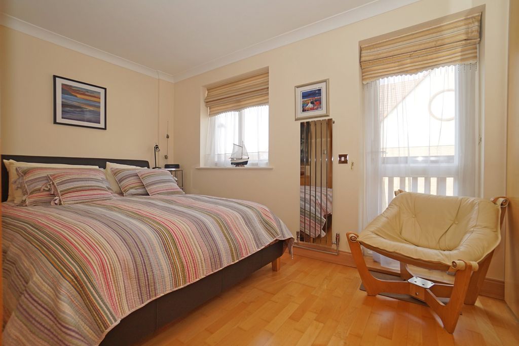 Property photo 3 of 33