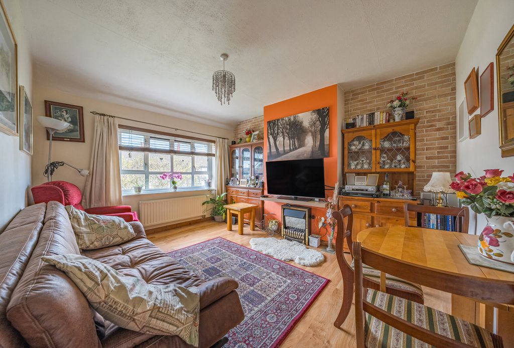 Property photo 2 of 8 Picture 2