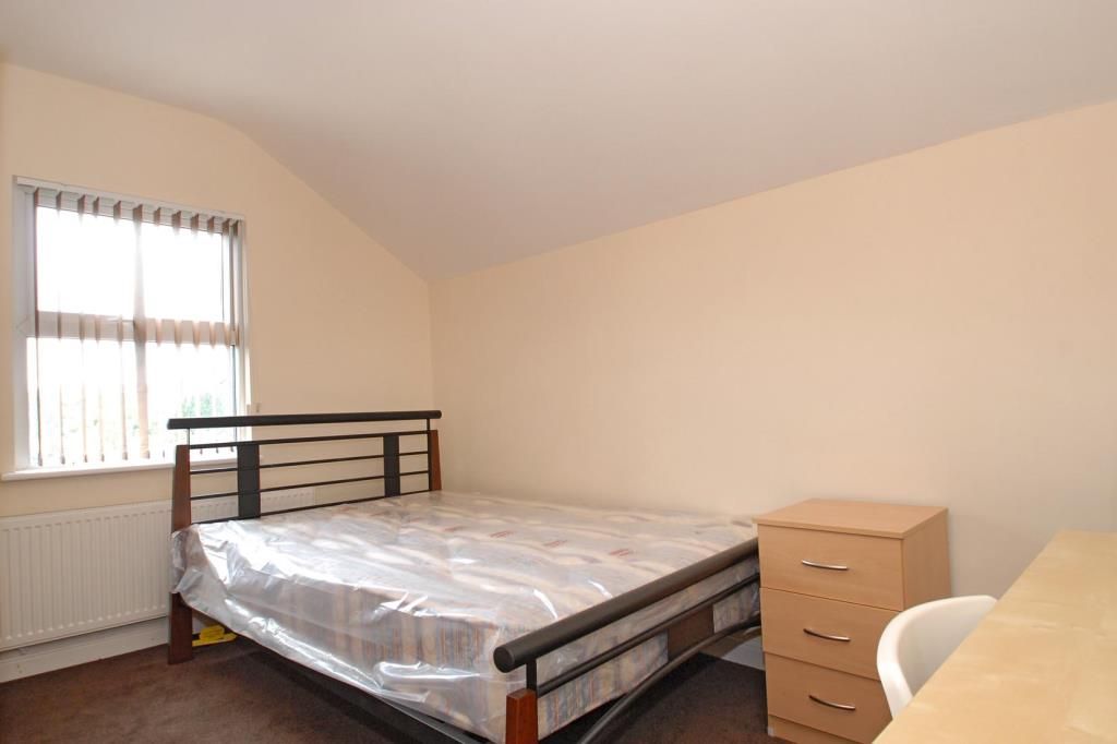 Property photo 3 of 9 Bedroom