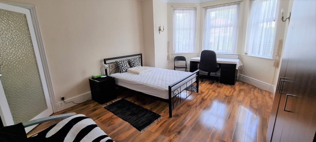 Property photo 2 of 3