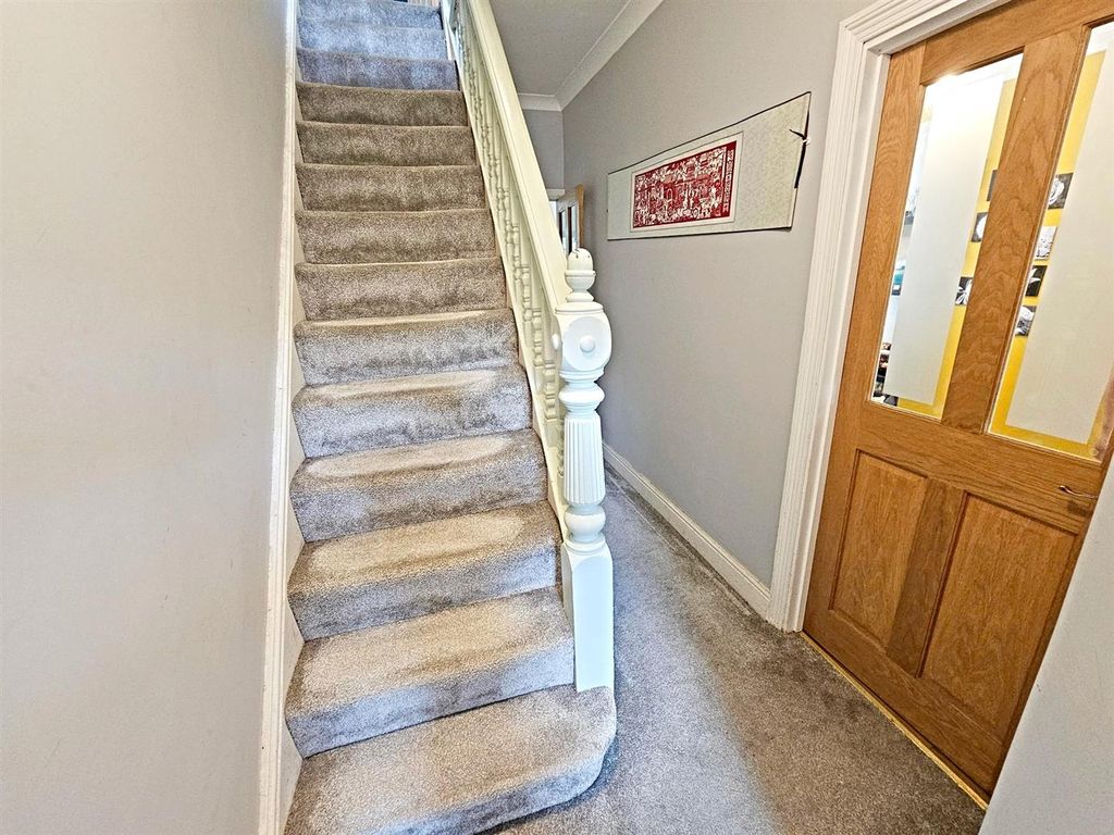 Property photo 3 of 18 Hallway