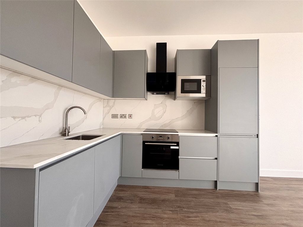 Property photo 2 of 27 Picture No. 21