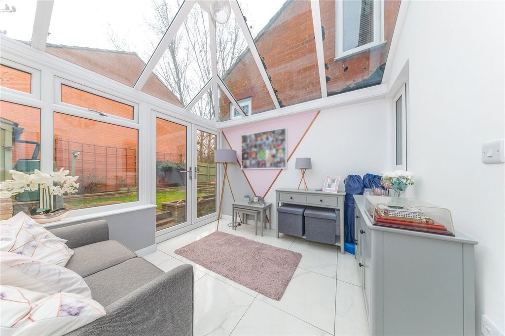 Property photo 3 of 19 Conservatory
