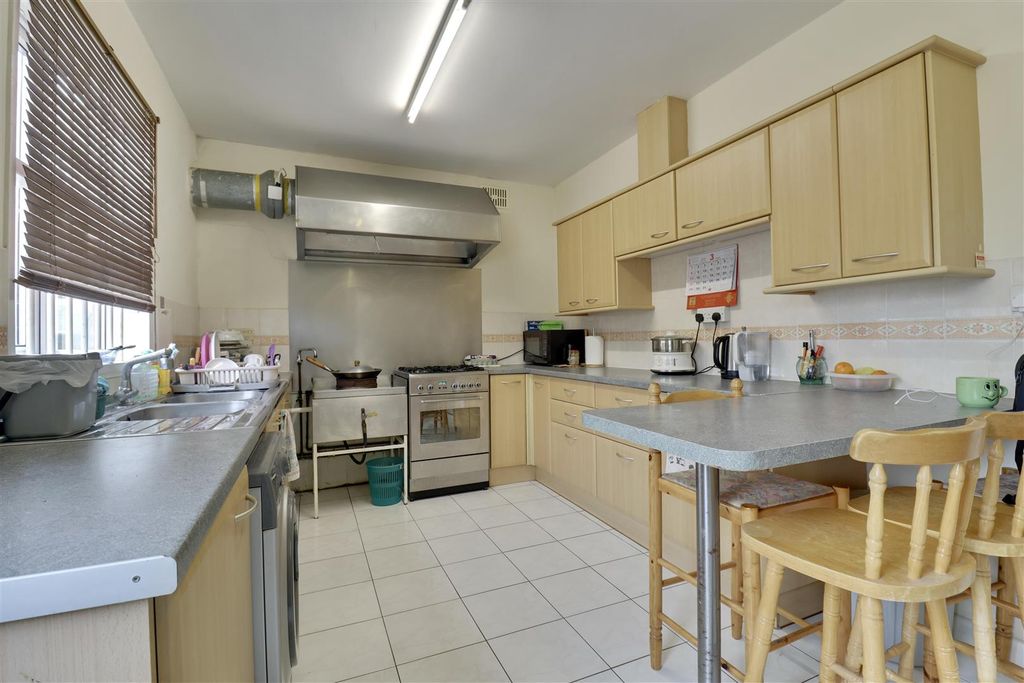 Property photo 2 of 20 F4Adf1C4-B94D-4Ea1-9DC2-Cace10Fcae2A_1_201_A.Jpeg