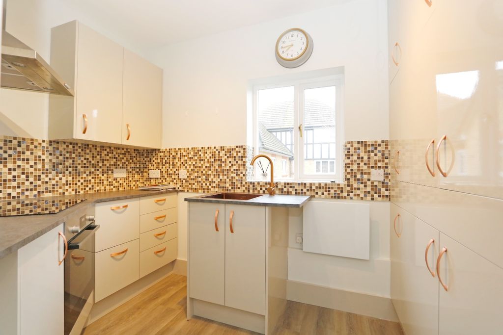 Property photo 2 of 13 3986583