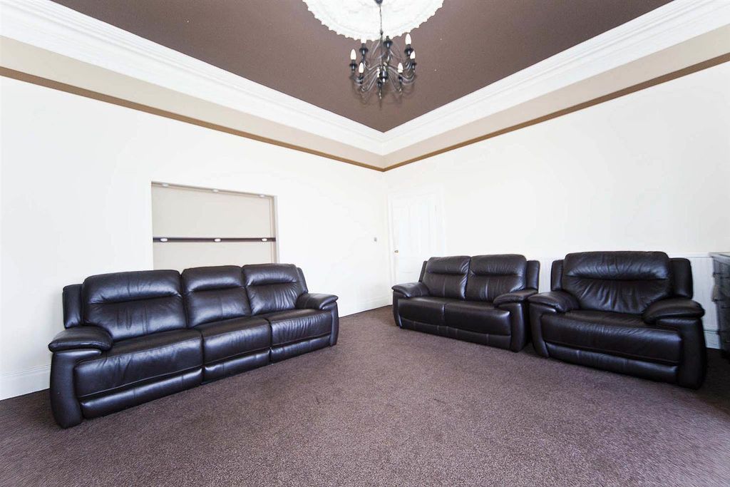 Property photo 3 of 28