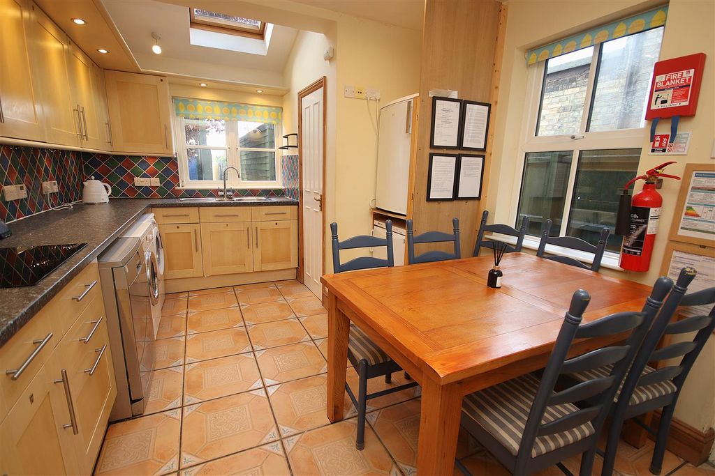 Property photo 3 of 23 Kitchen 1