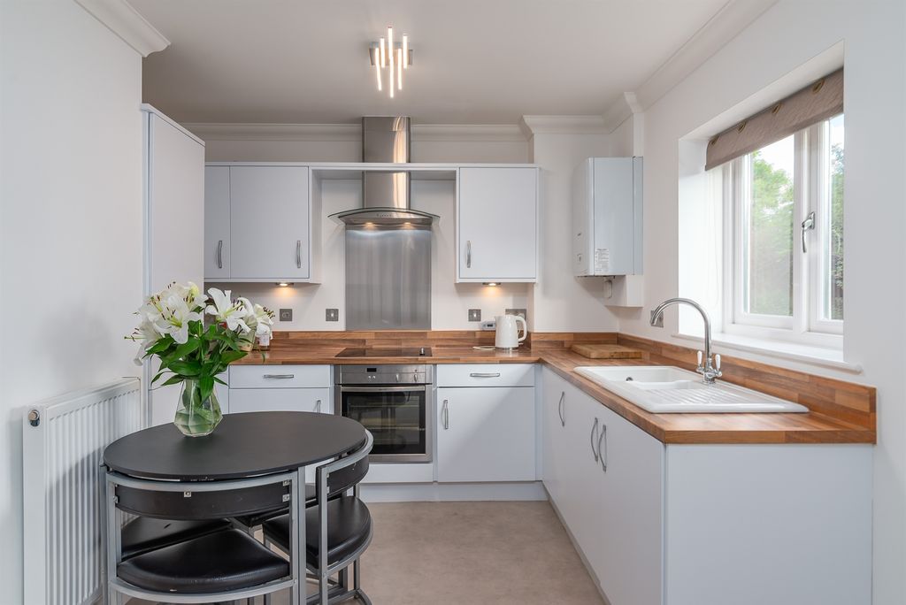 Property photo 3 of 15 Kitchen