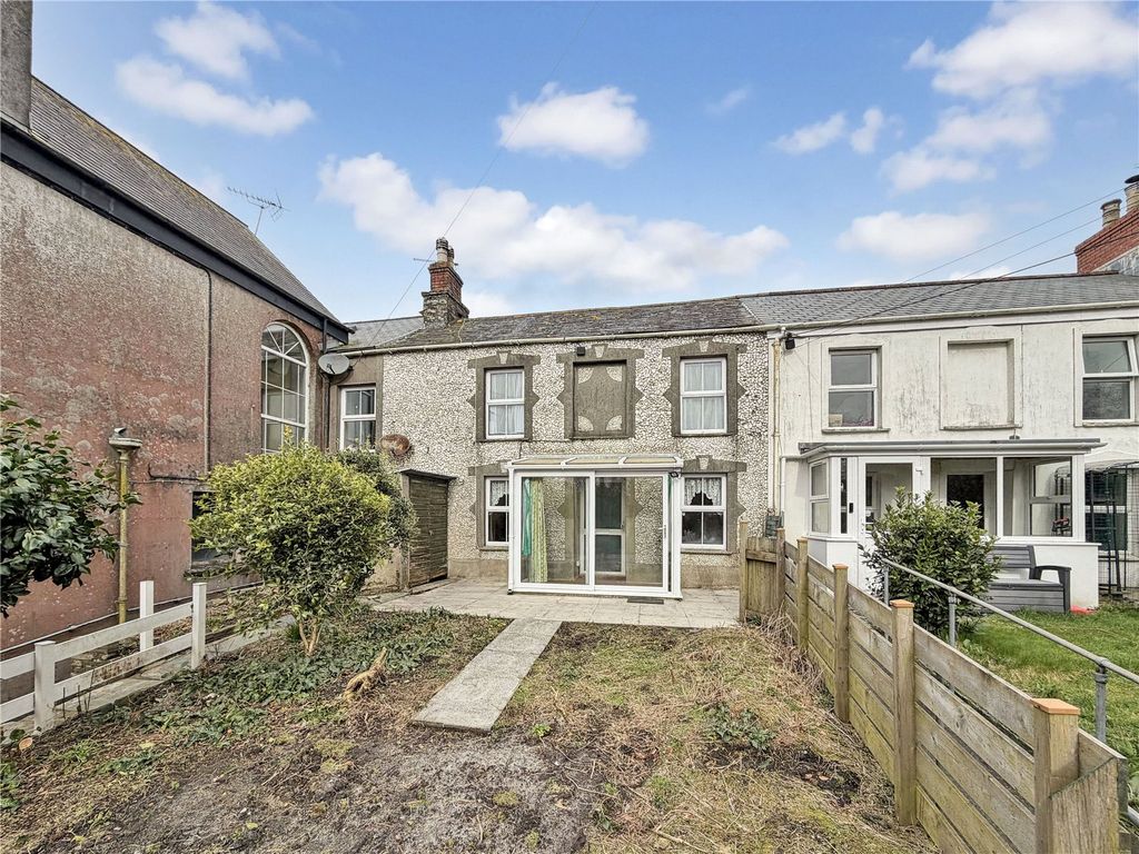 Property photo 2 of 18 Front