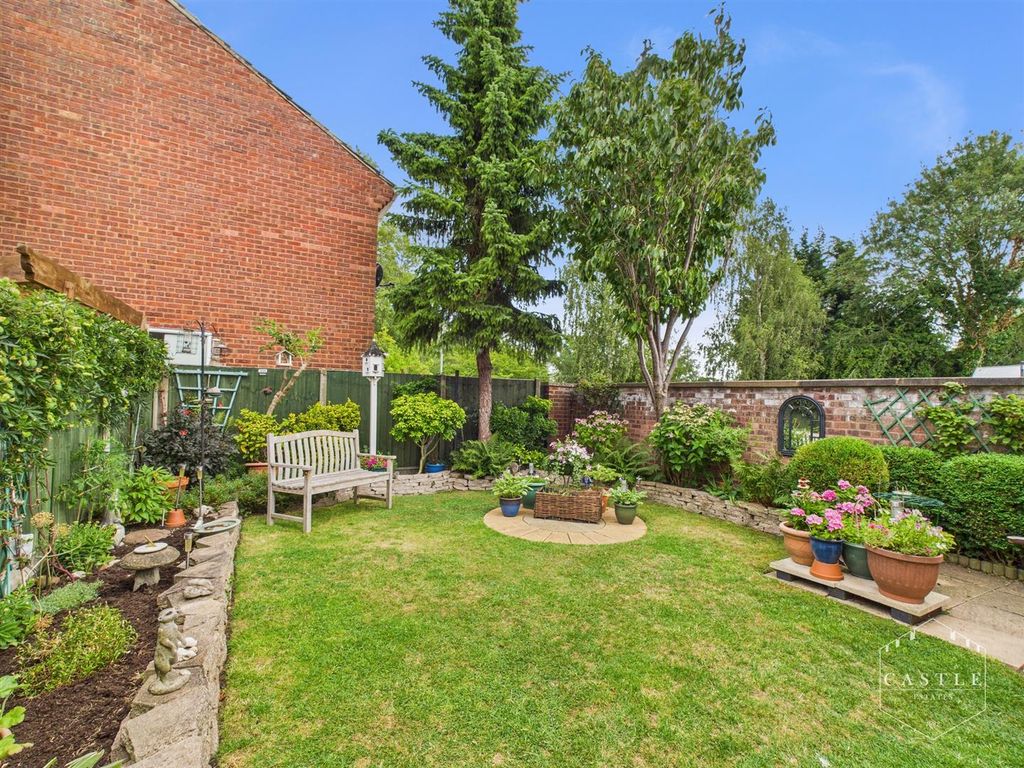 Property photo 2 of 18 Outside