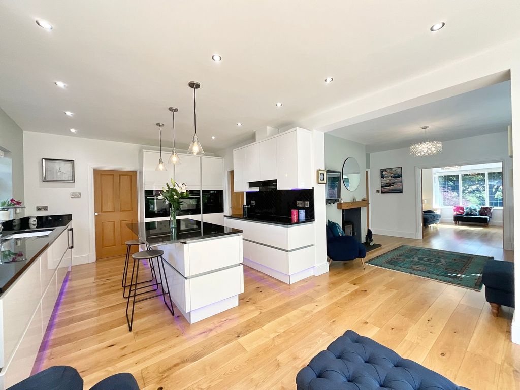 Property photo 2 of 37