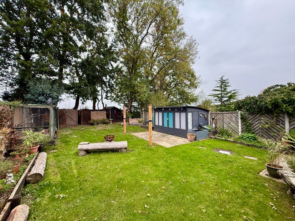 Property photo 2 of 22 Garden