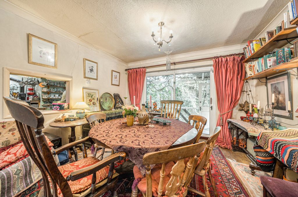 Property photo 3 of 21 1369684-10-68F8A8...