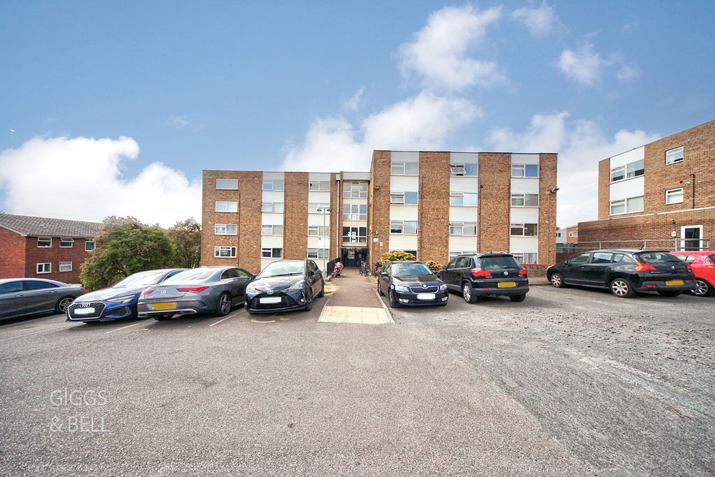 Property photo 1 of 9 5418880