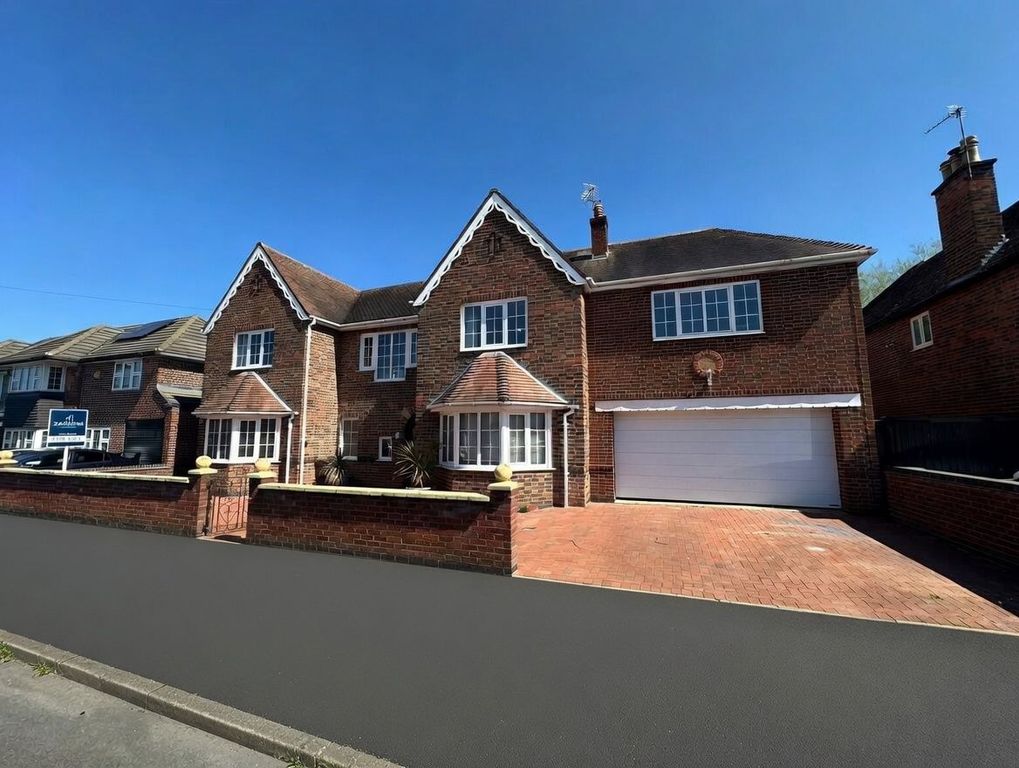 Property photo 2 of 24