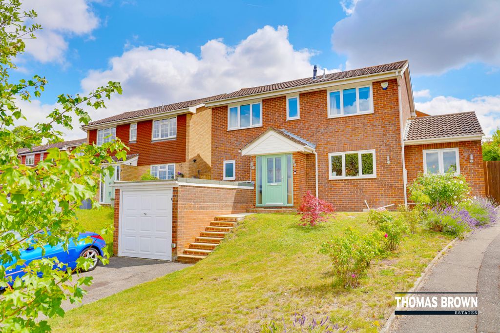 3 bed detached house for saleApril Close, Orpington BR6