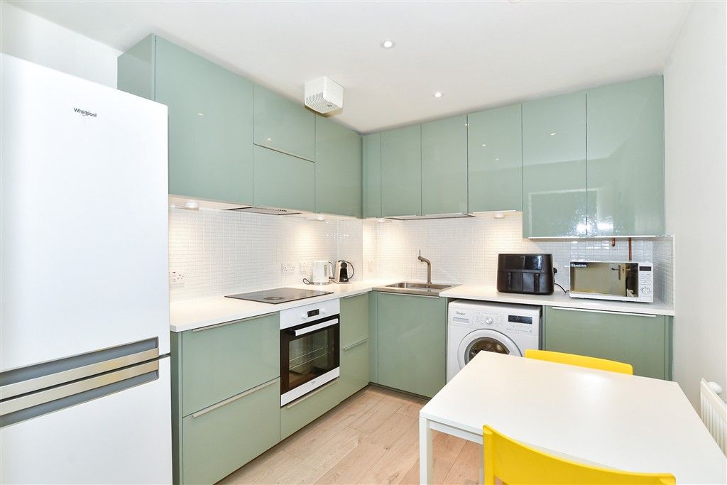 Property photo 2 of 7 Kitchen