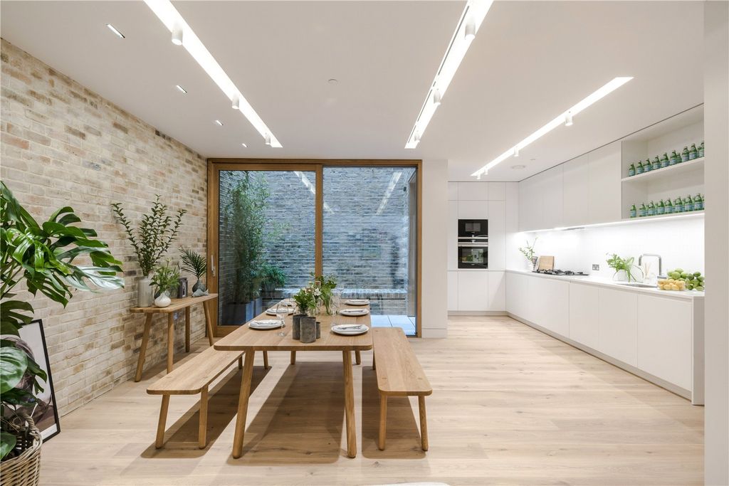 Property photo 3 of 14 Dining Room