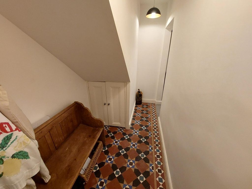 Property photo 2 of 8 Entrance Hall