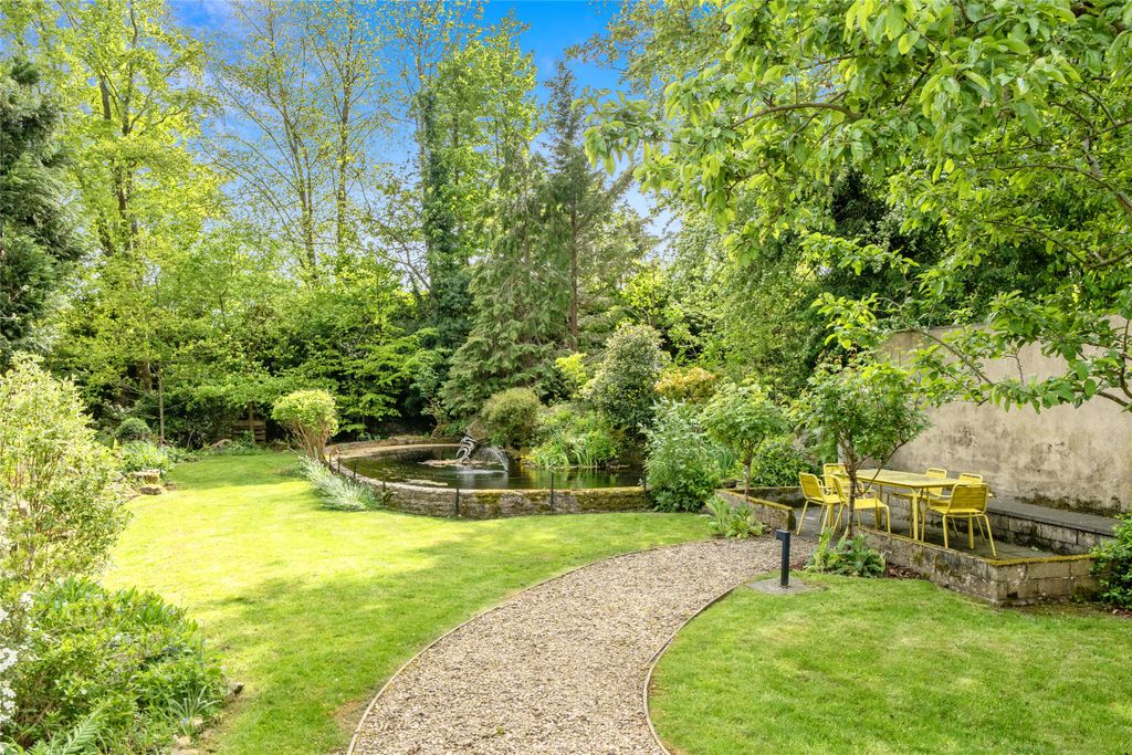 Property photo 1 of 14 Communal Garden