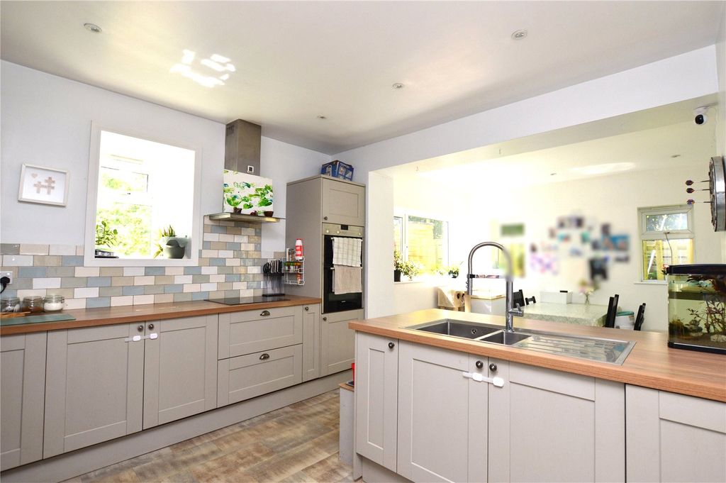 Property photo 2 of 15 Picture No. 32