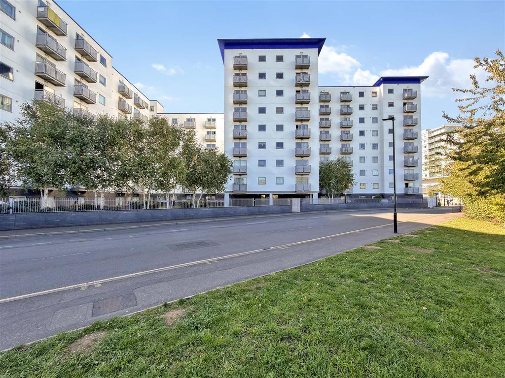 Property photo 2 of 10 Front.Jpeg