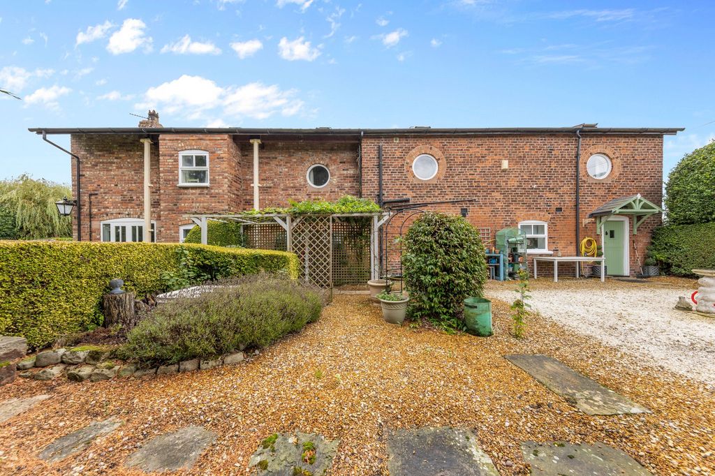 Property photo 1 of 42