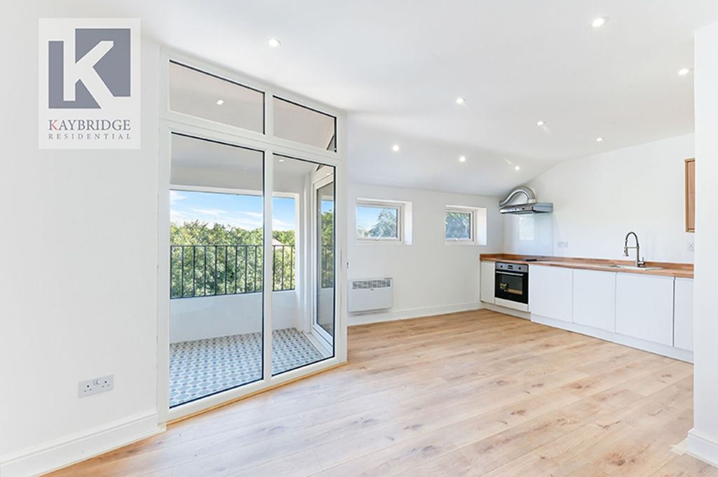 Property photo 2 of 10 Kingston Road, Epsom - Kt19 0Dt