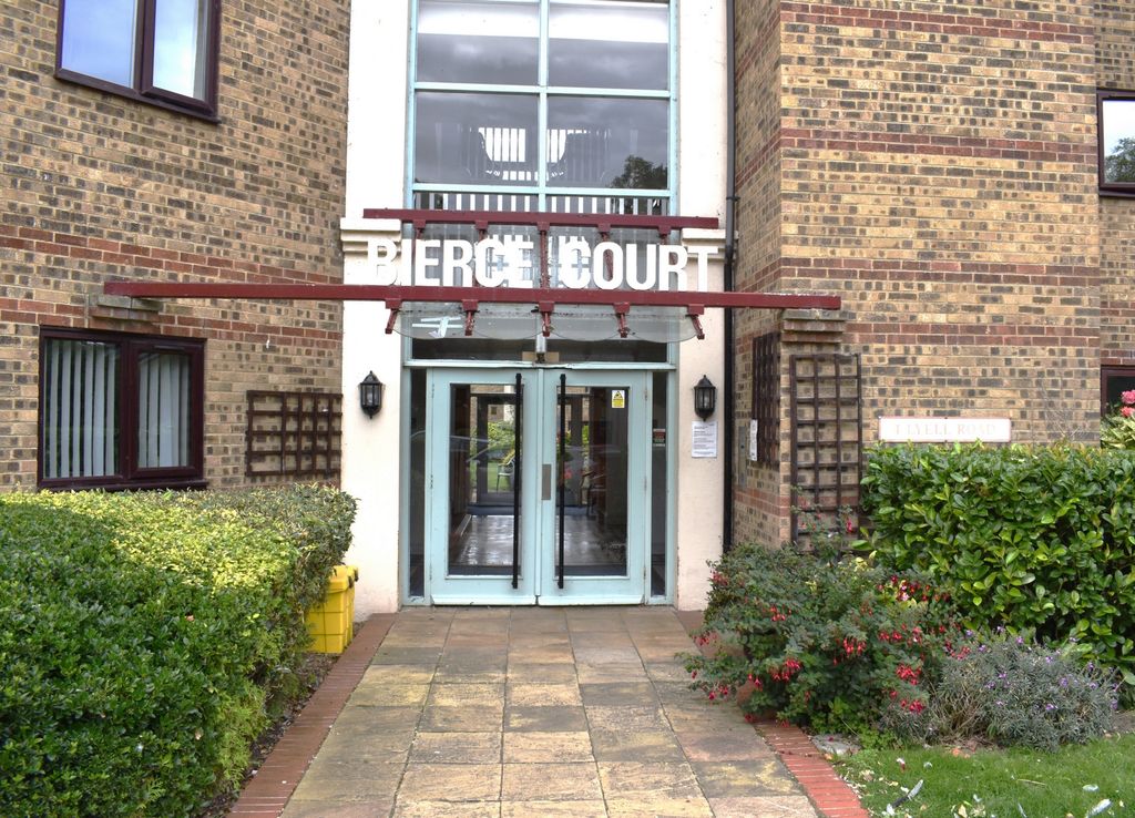 Property photo 2 of 9 Entrance