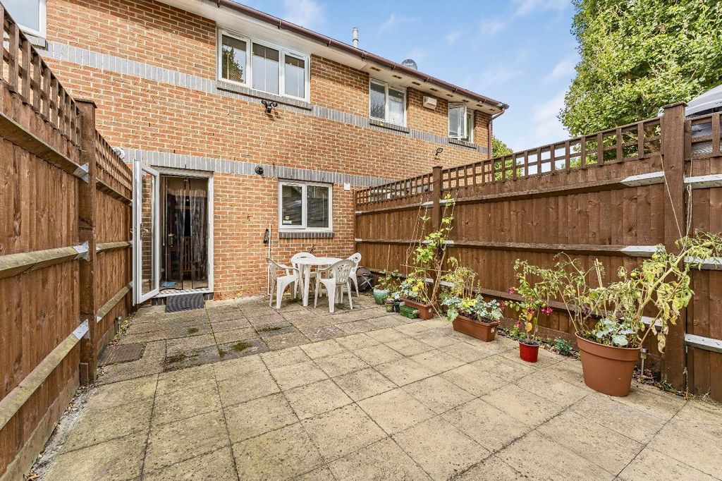 Property photo 2 of 14 Henley Drive