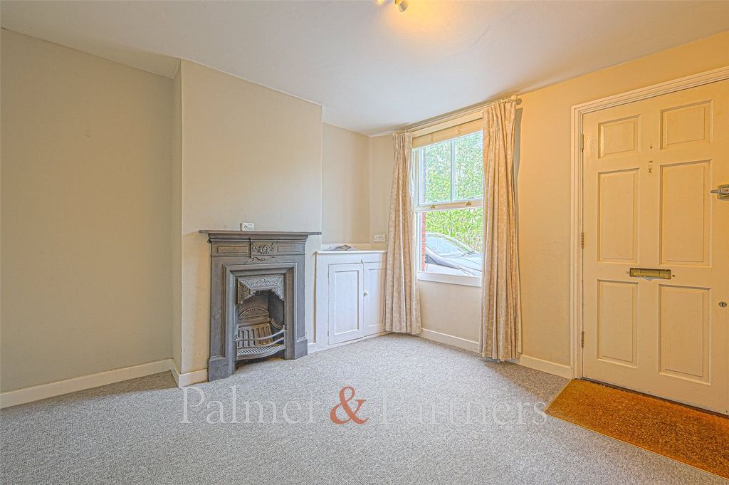 Property photo 2 of 7 Lounge