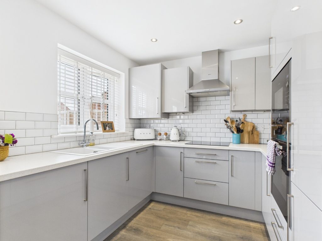 Property photo 3 of 14 4404806