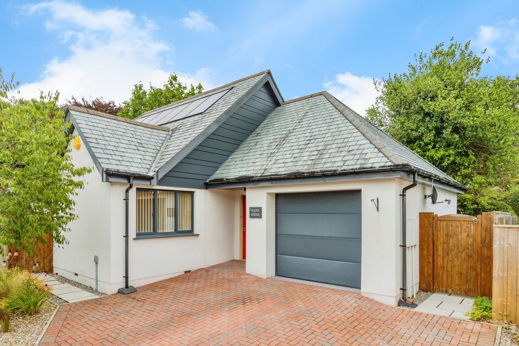 Property photo 1 of 23 Gorbutt Gardens