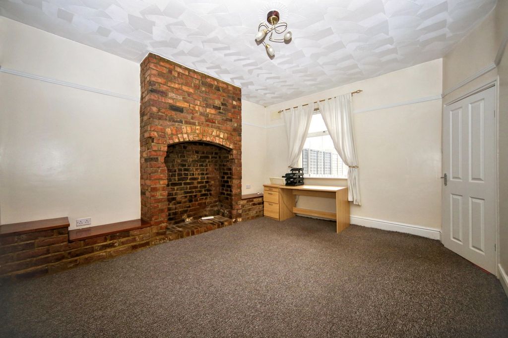 Property photo 2 of 25