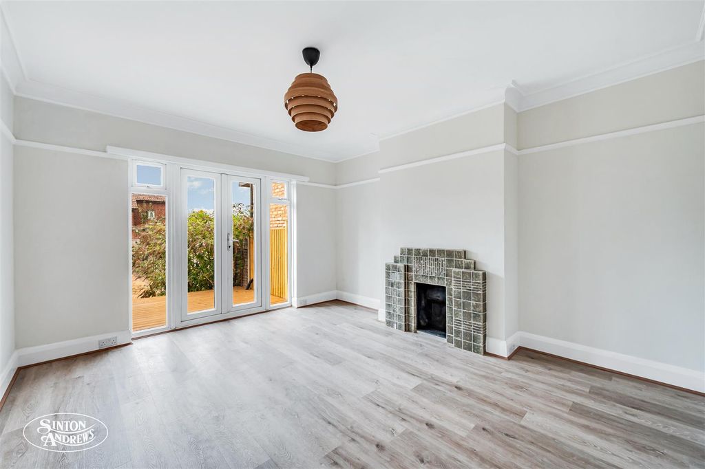 Property photo 3 of 12 85 Boston Gardens-6.Jpg