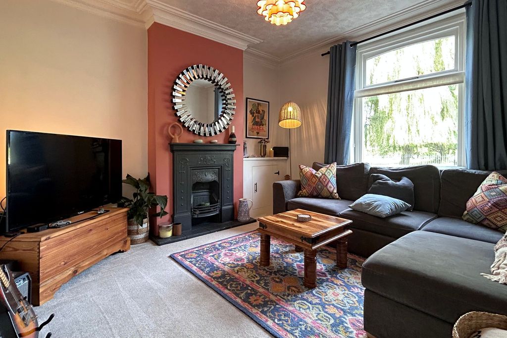 Property photo 2 of 32