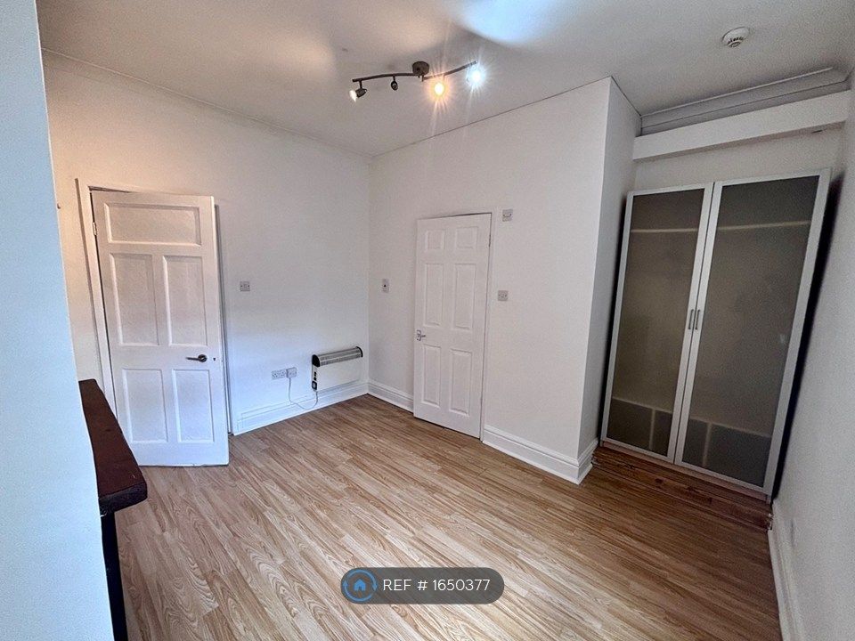 Property photo 3 of 8 Bedroom