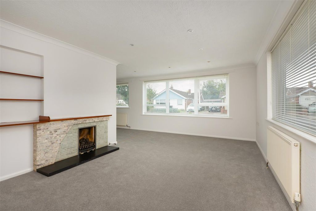 Property photo 2 of 14 Oakwood Drive, Whitstable