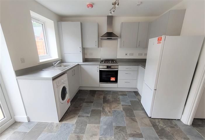Property photo 2 of 9 Kitchen