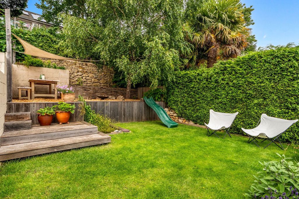 Property photo 2 of 16