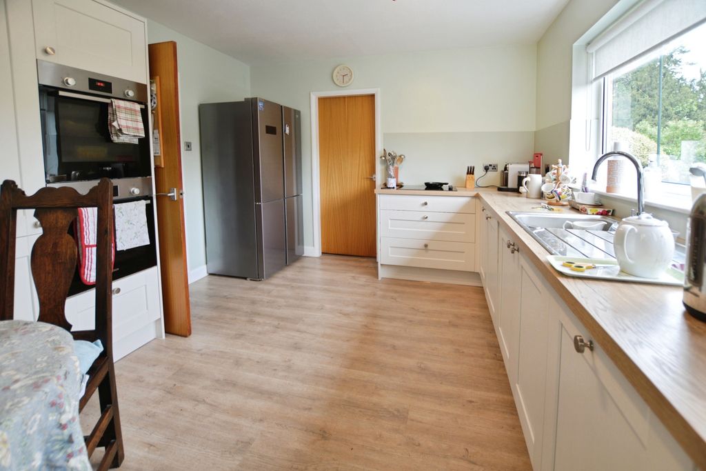 Property photo 2 of 14 Kitchen