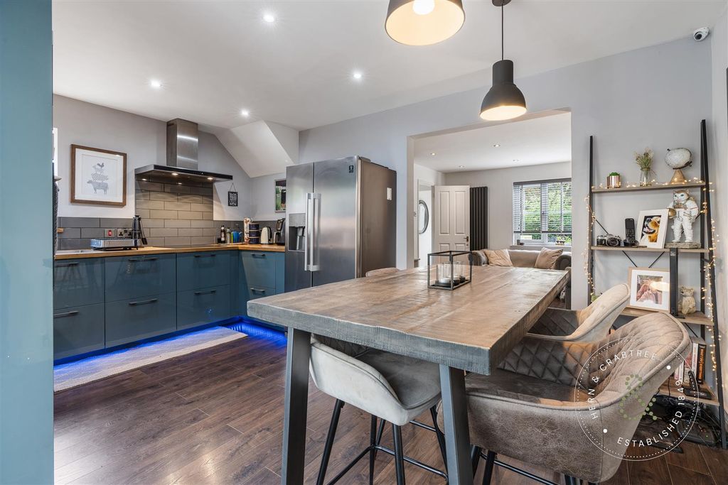 Property photo 2 of 39 Halifax Close, Hern Crabree (22).Jpg